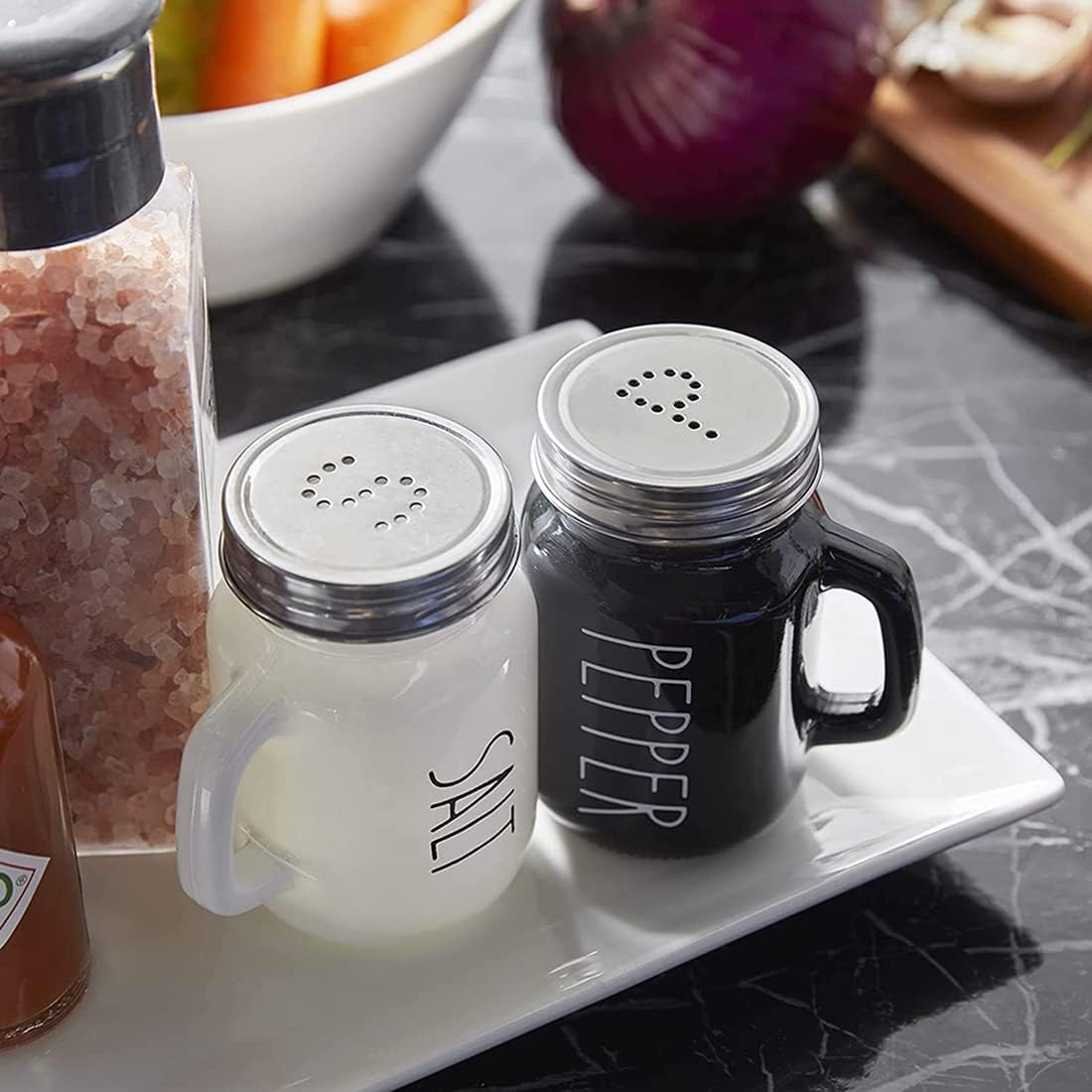 Salt and Pepper Shaker Set, Glass Black and White Shaker Set with Stainless Steel Lid (Black / White)